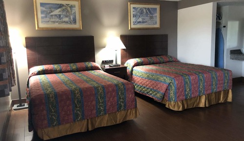 Habitación estándar, 2 camas de matrimonio (Pet Friendly)