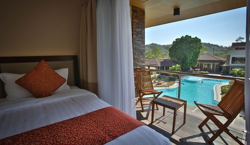 Habitación Deluxe, 1 cama de matrimonio, vistas a la piscina