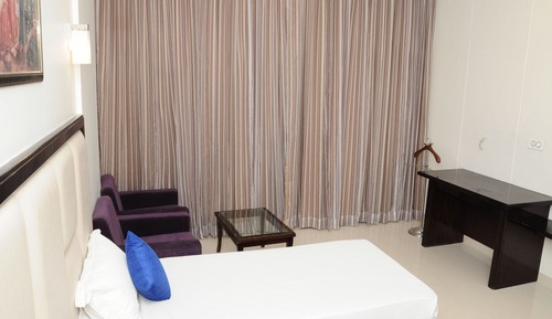 Habitación básica doble, 1 cama doble o 2 individuales