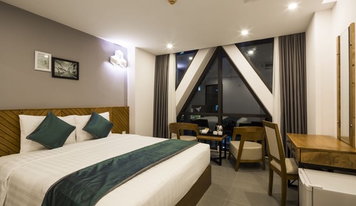 Habitación triple Deluxe, vistas parciales al mar