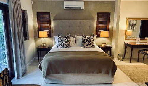 Habitación superior, 1 cama de matrimonio grande, no fumadores, vistas al jardín
