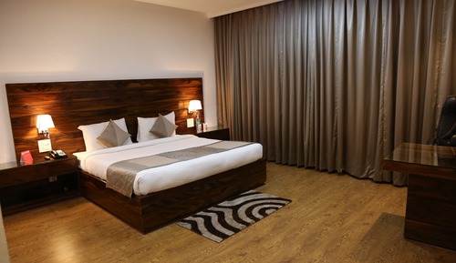 Suite, 1 cama de matrimonio grande, 2 baños, vistas a la ciudad