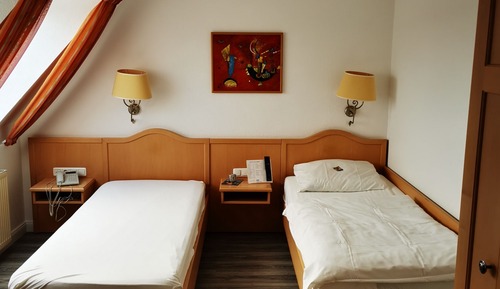 Habitación tradicional con 2 camas individuales