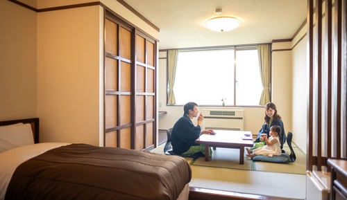 Habitación familiar (Japanese Western with Tatami area)