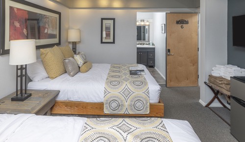 Habitación Deluxe doble, 2 camas de matrimonio, baño privado (Not Pet Friendly)