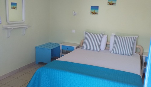 Estudio, vistas al mar