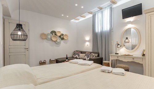Suite Grand, 3 habitaciones, piscina privada, vistas parciales al mar