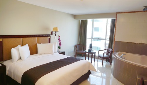 Suite, bañera de hidromasaje