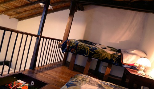 Habitación familiar, varias camas, baño privado, planta baja