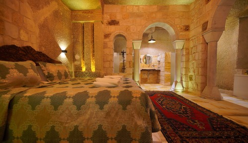 Bride Cave Suite