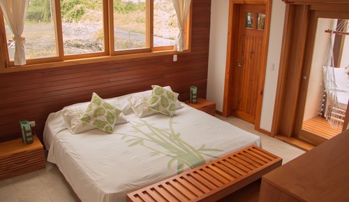 Apartamento de diseño, 2 habitaciones, cocina, en una planta alta