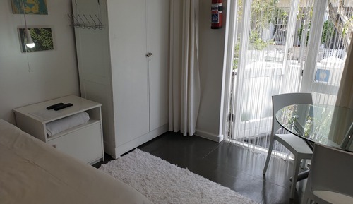 Estudio básico, 1 cama de matrimonio