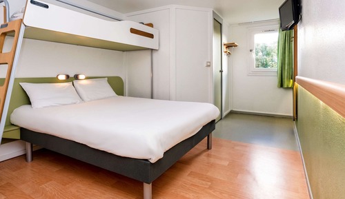 Habitación triple, varias camas