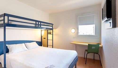 Habitación triple, varias camas