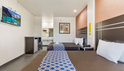 Standard Double Queen Room