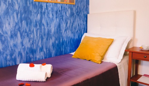 Habitación básica con 2 camas individuales, 2 camas individuales