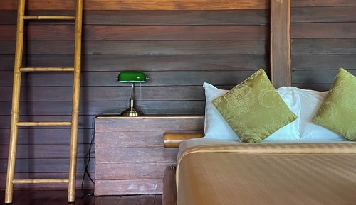 Estudio tradicional, 1 cama de matrimonio grande, vistas al jardín