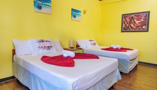 Habitación Confort con 1 cama doble o 2 individuales, 1 cama de matrimonio grande, en esquina