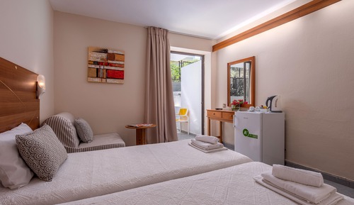 Habitación estándar con 1 cama doble o 2 individuales