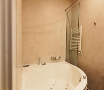Suite with Hot Tub