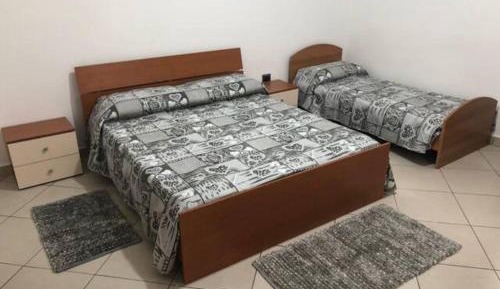 Basic Triple Room with Shared Bathroom
