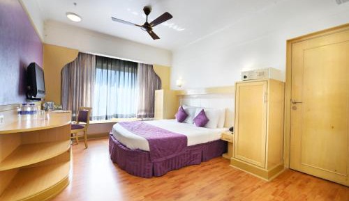 Club Deluxe Room King and Twin with Breakfast and Happy hours