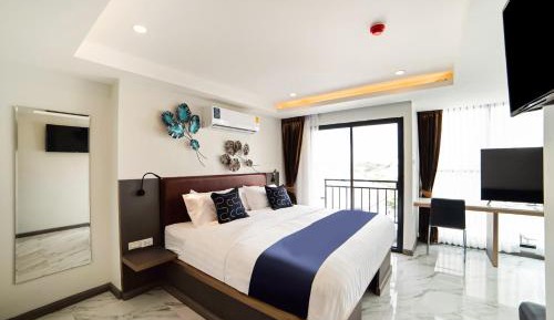 Deluxe Room (2 Adults + 1 Child)
