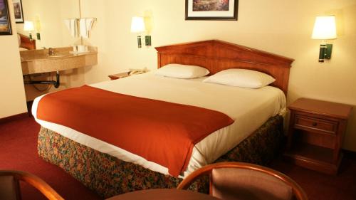 Queen Room with Two Beds