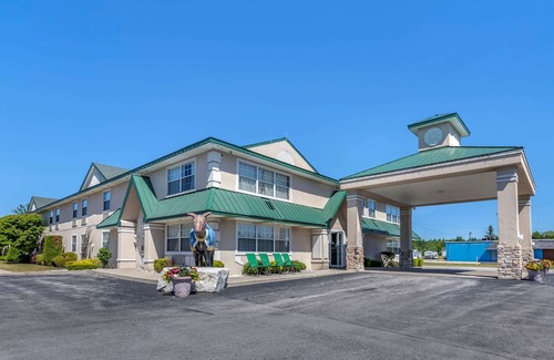 Manistique Hotel | Quality Inn & Suites
