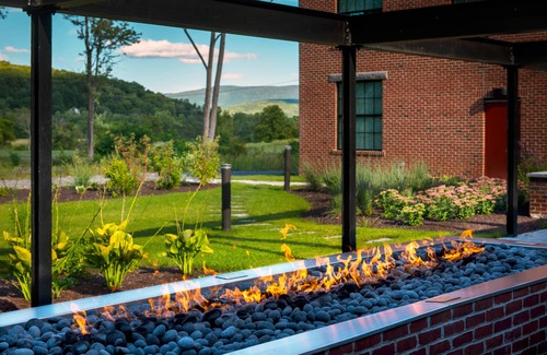 Williamstown Hotel | Fairfield Inn & Suites by Marriott Williamstown