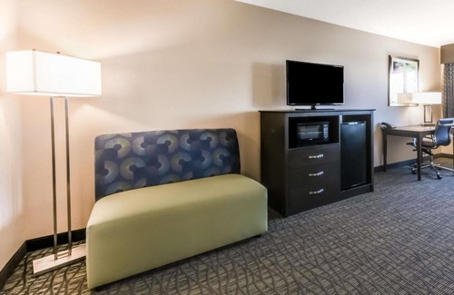 Ardmore Hotel | Quality Inn & Suites