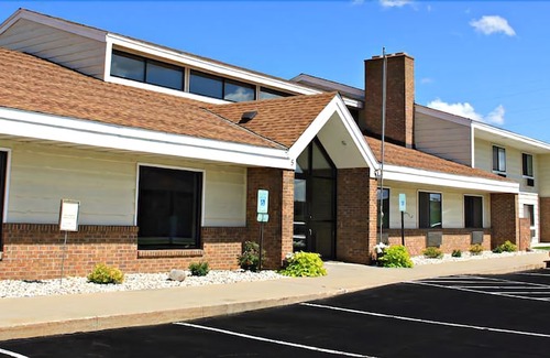 Waupun Hotel | Baymont by Wyndham Waupun