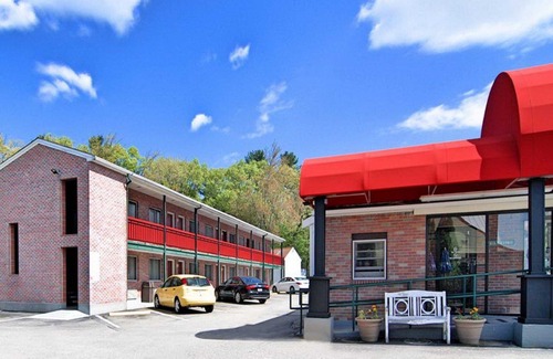 Sharon Hotel | Econo Lodge Sharon
