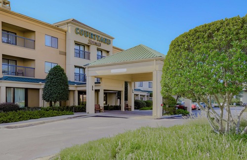 Monroe Hotel | Courtyard Monroe Airport