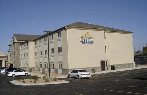 Carlsbad Hotel | Holiday Inn Express Hotel & Suites Carlsbad, an Ihg Hotel