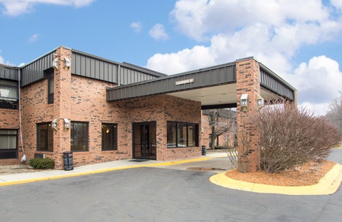 Portage Hotel | Quality Inn & Suites