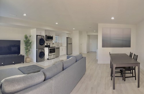 Port Coquitlam Casa | Newly Renovated Private Entrance Guest Suite - 2 bedroom