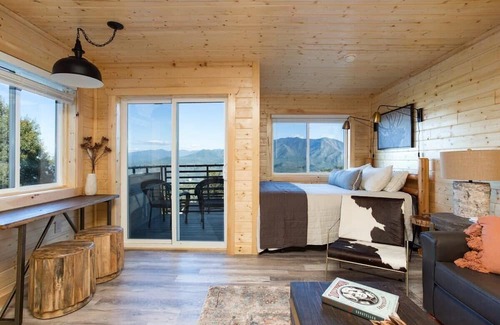 Chalet Village Condominio | Outstanding Mt. LeConte View/Indoor Pool & Hot Tub