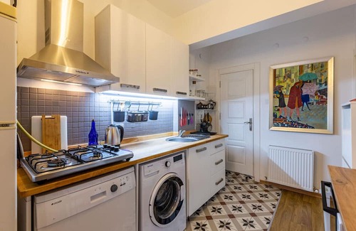 Cihangir Apartamento | Vibrant Flat in Cihangir with Central Location