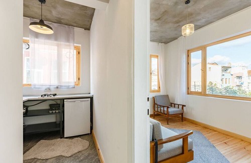 Istanbul City Center Apartamento | Stylish Flat w Patio Near Red Church in Fatih