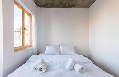 Istanbul City Center Apartamento | Stylish Flat w Patio Near Red Church in Fatih