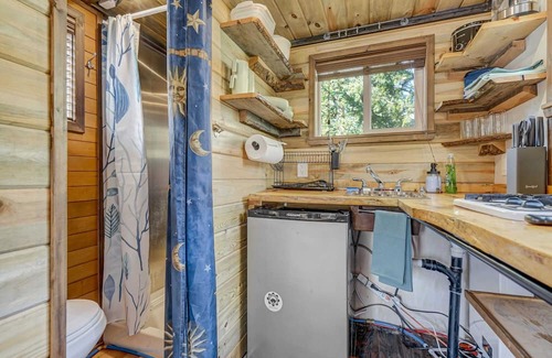 Cripple Creek Cabina | NEW Lovable Mountain Tiny Home near Cripple Creek