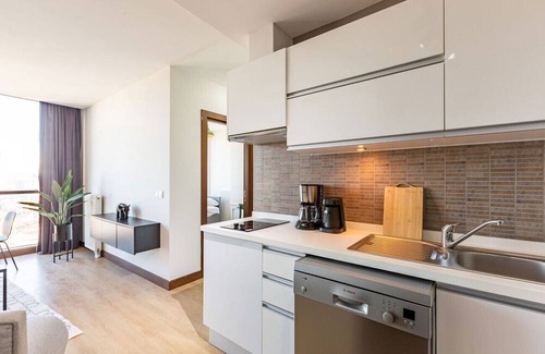 Atasehir Apartamento | Charming Flat with Gorgeous City View in Atasehir