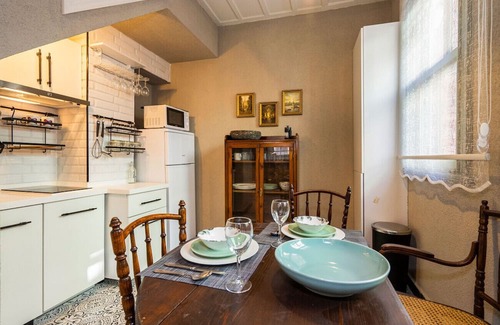 Balat Apartamento | Classy Duplex Apartment w Balcony Near Golden Horn