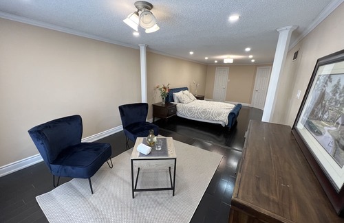 Scarborough Casa | Cozy Upscale Scarborough Home!