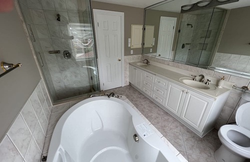 Scarborough Casa | Cozy Upscale Scarborough Home!