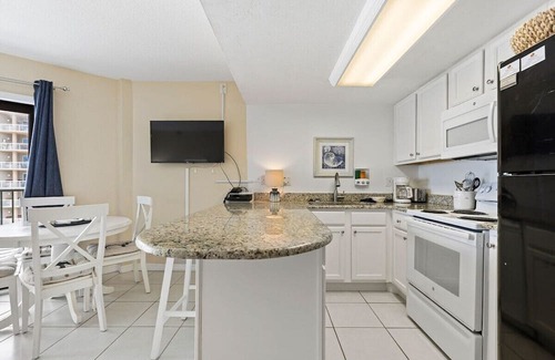 Daytona Beach Shores Condominio | Seahorse Suite 907 at Sunglow Resort