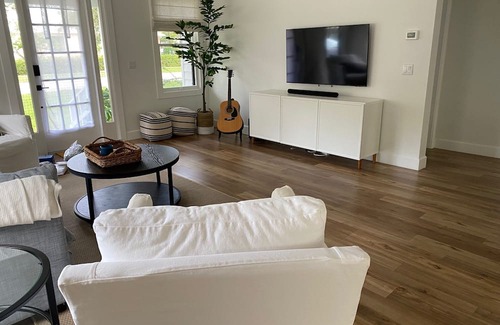 Old Town Hall Casa | Beautifully updated historic home! Oversize yard with extra parking.