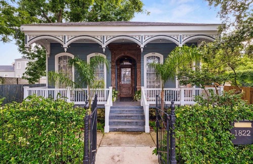 Faubourg Lafayette Villa | Stunning Historic Villa w/Heated Pool 6br|6ba