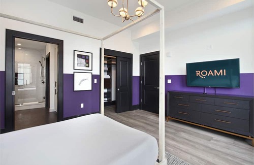 Central Business District Casa | Roami at The Brandywine | Heated Pool |4 Bed Combo